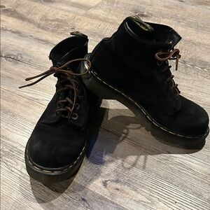 Vintage MADE IN ENGLAND~ Dr. Martens 6 hole black SUEDE ANKLE Men 7 women 9 boot